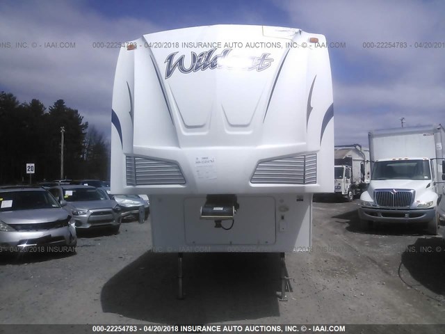 4X4FWCF209V020603 - 2009 5TH WHEEL OTHER  WHITE photo 6