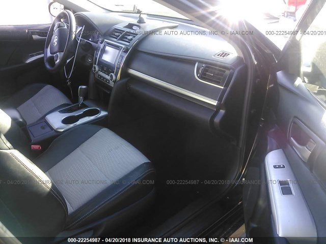 4T1BF1FK1EU423770 - 2014 TOYOTA CAMRY L/SE/LE/XLE 黑色 照片 5
