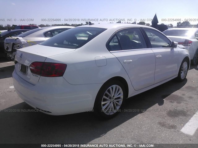 3VWGX7AJXCM305806 - 2012 VOLKSWAGEN JETTA SEL WHITE photo 4