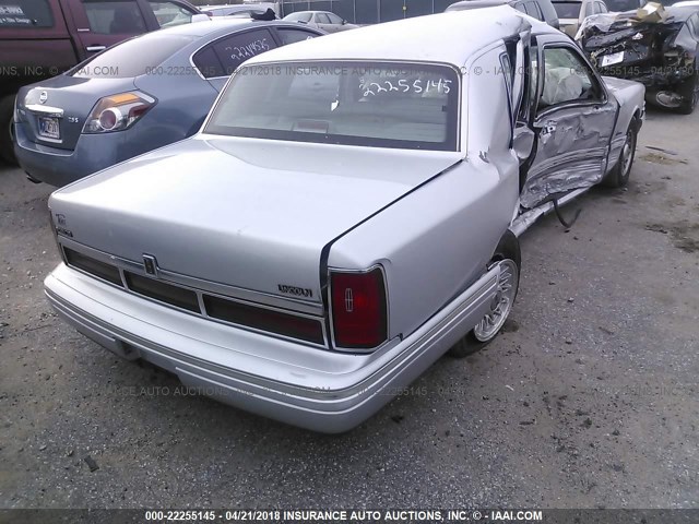 1LNLM81WXSY733336 - 1995 LINCOLN TOWN CAR EXECUTIVE SILVER photo 4