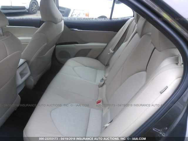 4T1B11HKXJU059421 - 2018 TOYOTA CAMRY L/LE/XLE/SE/XSE GRAY photo 8