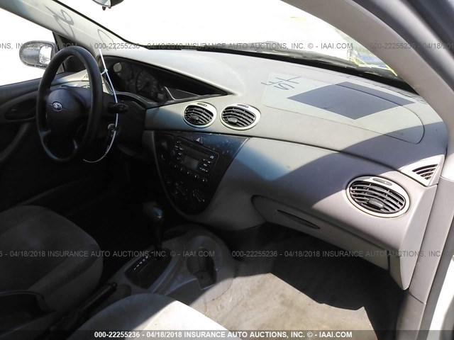 1FAFP36392W281181 - 2002 FORD FOCUS SE/SE COMFORT/ZTW/SE SPRT SILVER photo 5