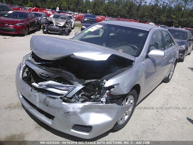 4T1BF3EK2BU766063 - 2011 TOYOTA CAMRY SE/LE/XLE SILVER photo 2