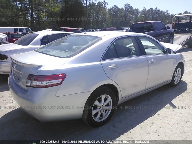 4T1BF3EK2BU766063 - 2011 TOYOTA CAMRY SE/LE/XLE SILVER photo 4