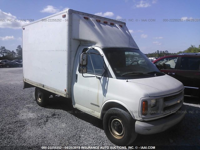 1GBHG31R321108675 - 2002 CHEVROLET EXPRESS G3500  WHITE photo 1