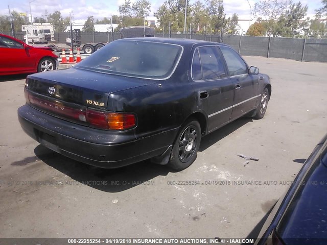 4T1VK13E6NU034758 - 1992 TOYOTA CAMRY XLE BLACK photo 4