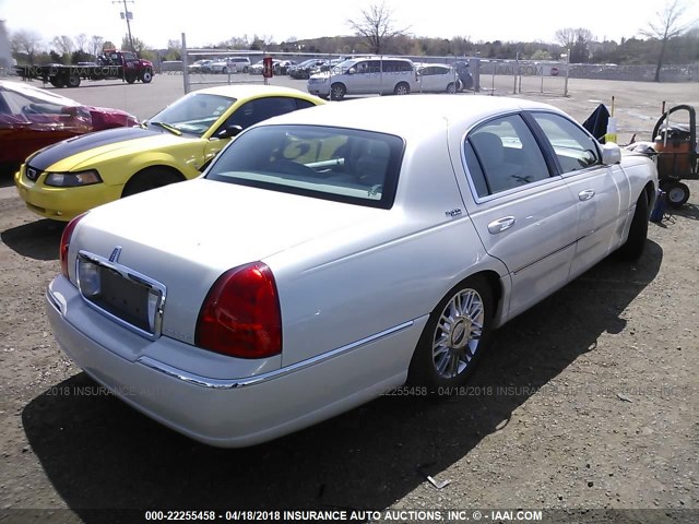 1LNHM82V66Y633381 - 2006 LINCOLN TOWN CAR SIGNATURE LIMITED CREAM photo 4