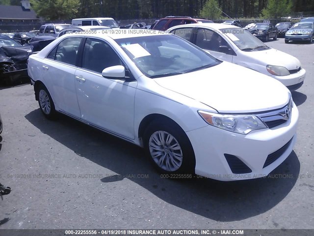 4T1BF1FK9EU349305 - 2014 TOYOTA CAMRY L/SE/LE/XLE თეთრი ფოტო 1