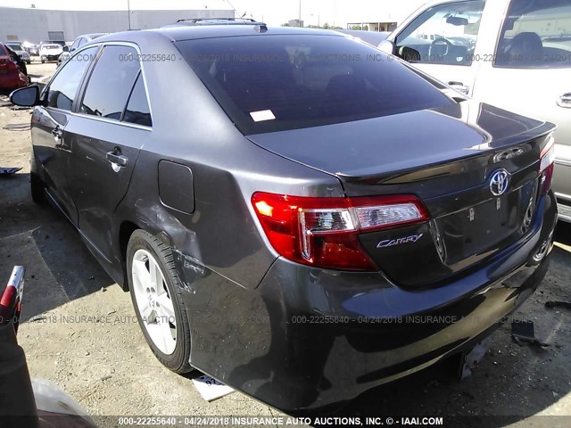 4T1BF1FK9EU861954 - 2014 TOYOTA CAMRY L/SE/LE/XLE 灰色 照片 3