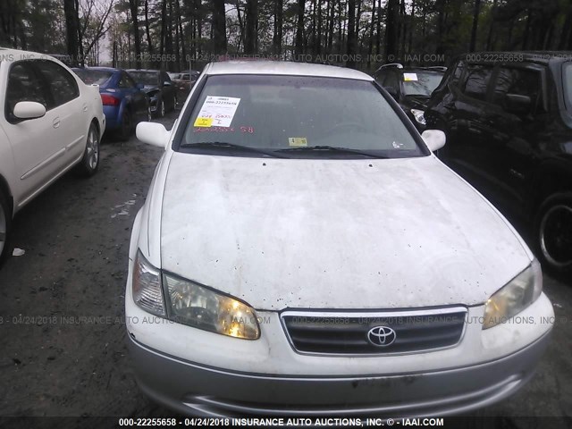 4T1BG22K71U808415 - 2001 TOYOTA CAMRY CE/LE/XLE WHITE photo 6