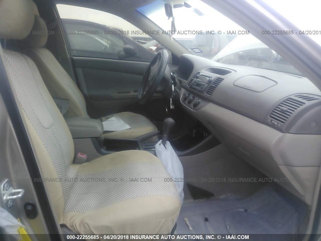 4T1BE30K44U275930 - 2004 TOYOTA CAMRY LE/XLE/SE 金色 照片 5