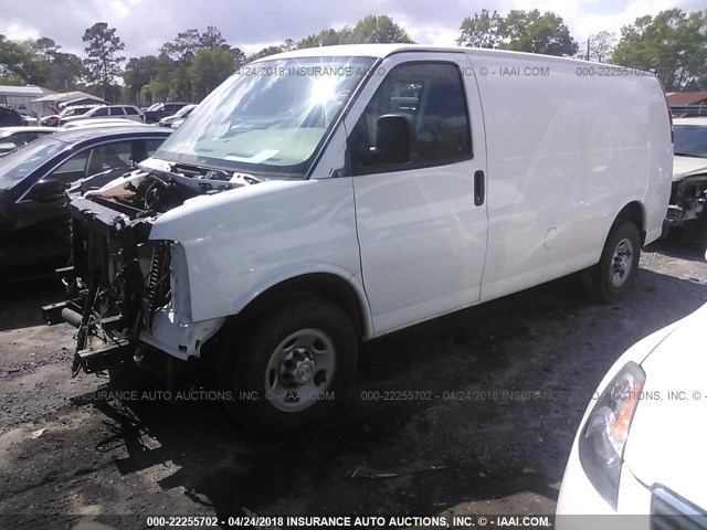 1GCWGAFF7H1216960 - 2017 CHEVROLET EXPRESS G2500  WHITE photo 2