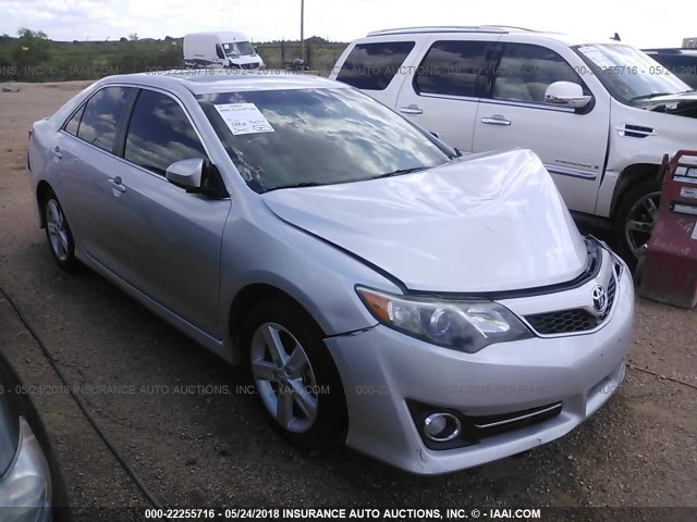 4T1BF1FK8EU849732 - 2014 TOYOTA CAMRY L/SE/LE/XLE 银色 照片 1