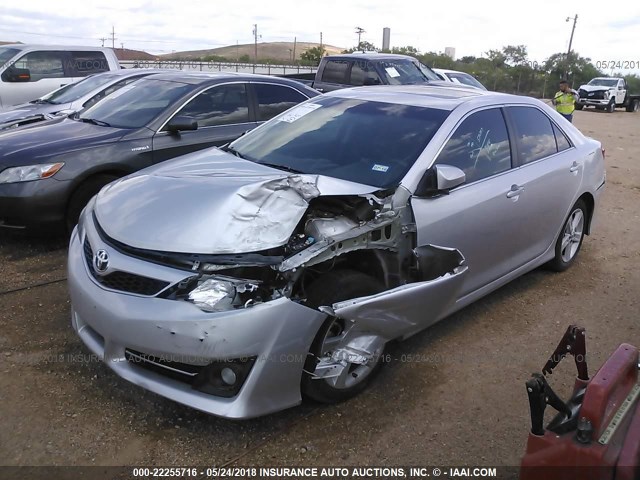 4T1BF1FK8EU849732 - 2014 TOYOTA CAMRY L/SE/LE/XLE SILVER photo 2