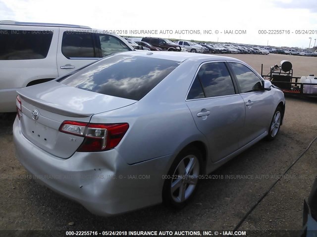 4T1BF1FK8EU849732 - 2014 TOYOTA CAMRY L/SE/LE/XLE 银色 照片 4