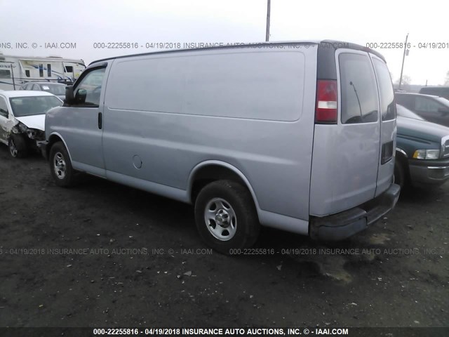 1GCFG15X541193165 - 2004 CHEVROLET EXPRESS G1500  SILVER photo 3