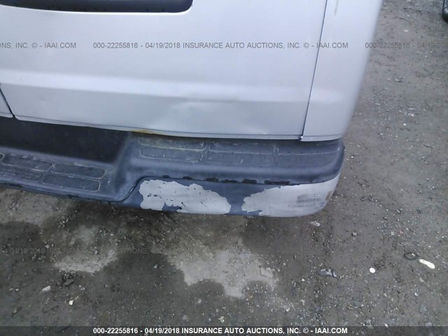 1GCFG15X541193165 - 2004 CHEVROLET EXPRESS G1500  SILVER photo 6