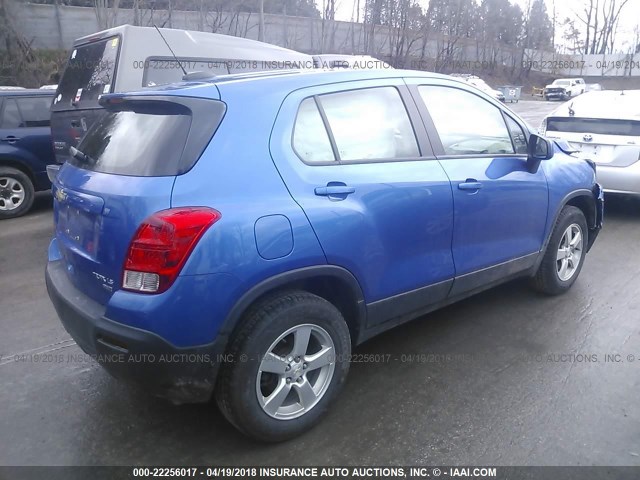 KL7CJNSB6GB563927 - 2016 CHEVROLET TRAX LS BLUE photo 4