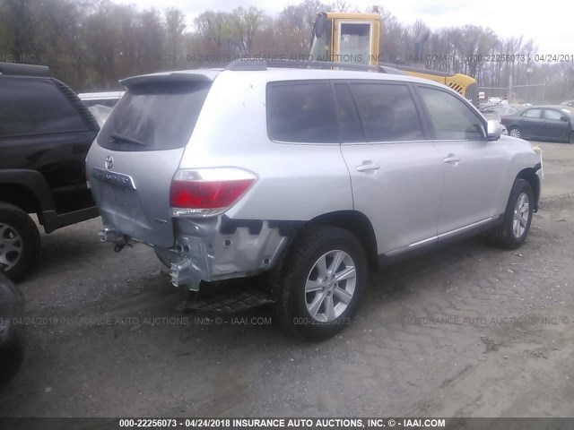 5TDBK3EH6BS070895 - 2011 TOYOTA HIGHLANDER SE SILVER photo 4