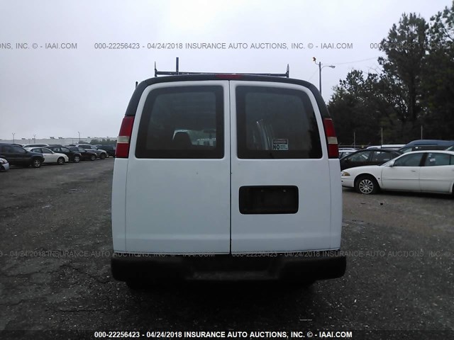 1GCGG29C181162292 - 2008 CHEVROLET EXPRESS G2500  WHITE photo 6