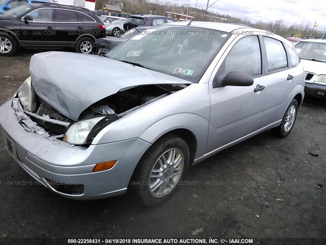 1FAHP37N47W203746 - 2007 FORD FOCUS ZX5/S/SE/SES 银色 照片 2