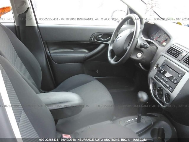 1FAHP37N47W203746 - 2007 FORD FOCUS ZX5/S/SE/SES 银色 照片 5