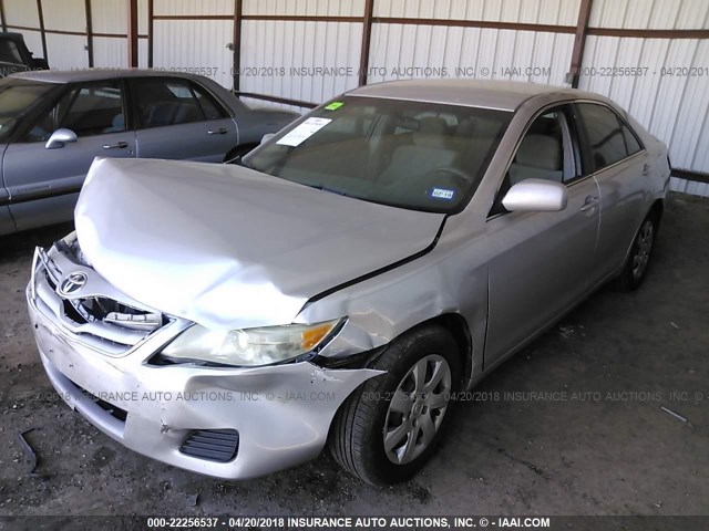 4T4BF3EK2BR166908 - 2011 TOYOTA CAMRY SE/LE/XLE SILVER photo 2