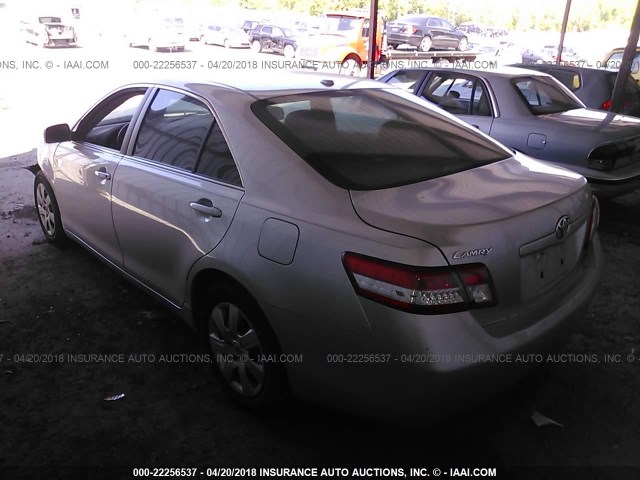4T4BF3EK2BR166908 - 2011 TOYOTA CAMRY SE/LE/XLE SILVER photo 3
