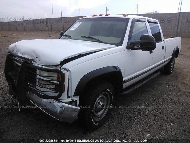 1GTGC33J8YF452167 - 2000 GMC SIERRA C3500 WHITE photo 2