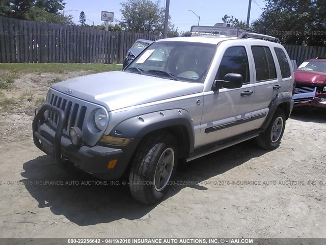 1J4GL38K15W682804 - 2005 JEEP LIBERTY RENEGADE SILVER photo 2