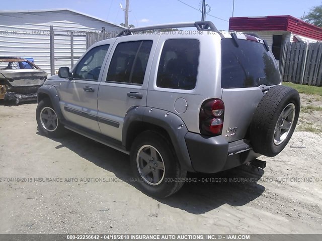 1J4GL38K15W682804 - 2005 JEEP LIBERTY RENEGADE SILVER photo 3