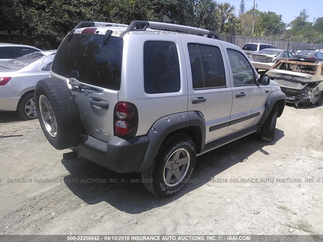 1J4GL38K15W682804 - 2005 JEEP LIBERTY RENEGADE SILVER photo 4