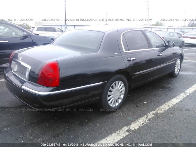 1LNHM81W95Y649096 - 2005 LINCOLN TOWN CAR SIGNATURE BLACK photo 4