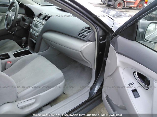 4T4BE46K09R053606 - 2009 TOYOTA CAMRY SE/LE/XLE GRAY photo 5