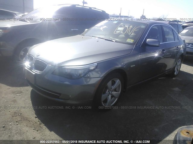 WBANV13538C150518 - 2008 BMW 528 XI GRAY photo 2