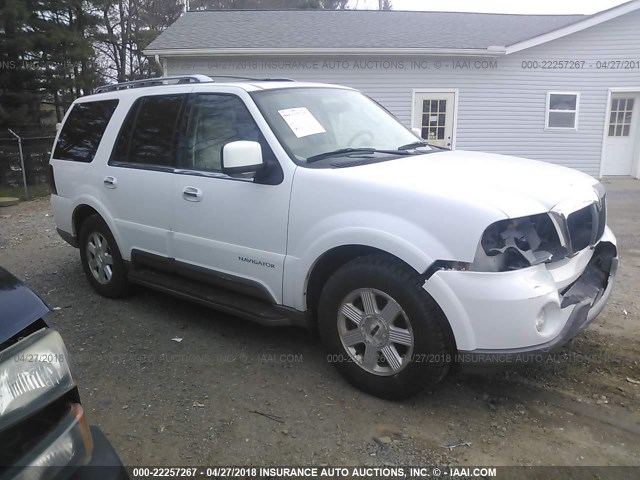 5LMFU28R94LJ33074 - 2004 LINCOLN NAVIGATOR Weiß Foto 1