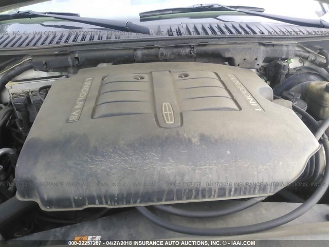 5LMFU28R94LJ33074 - 2004 LINCOLN NAVIGATOR Weiß Foto 10