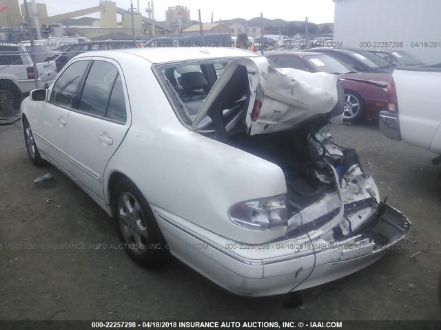 WDBJF65J62B500368 - 2002 MERCEDES-BENZ E 320 WHITE photo 3