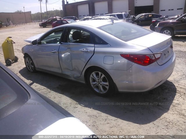 5NPEC4AC7BH169113 - 2011 HYUNDAI SONATA SE/LIMITED SILVER photo 3