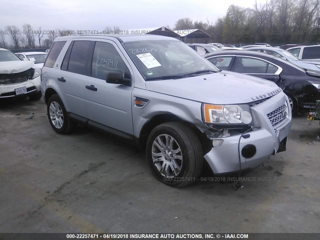 SALFP24N68H067828 - 2008 LAND ROVER LR2 SE SILVER photo 1