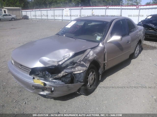 4T1BG12K6TU763593 - 1996 TOYOTA CAMRY DX/LE/XLE BEIGE photo 2
