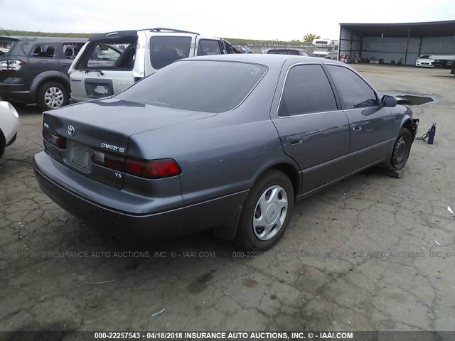 JT2BF22K0W0108654 - 1998 TOYOTA CAMRY CE/LE/XLE GRAY photo 4