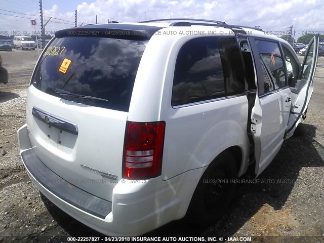 2A4RR4DE1AR289000 - 2010 CHRYSLER TOWN & COUNTRY LX WHITE photo 4