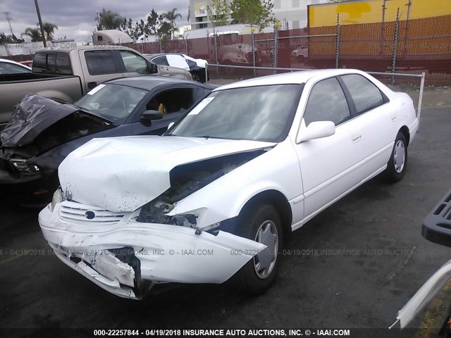 4T1BG22K6XU905825 - 1999 TOYOTA CAMRY CE/LE/XLE WHITE photo 2