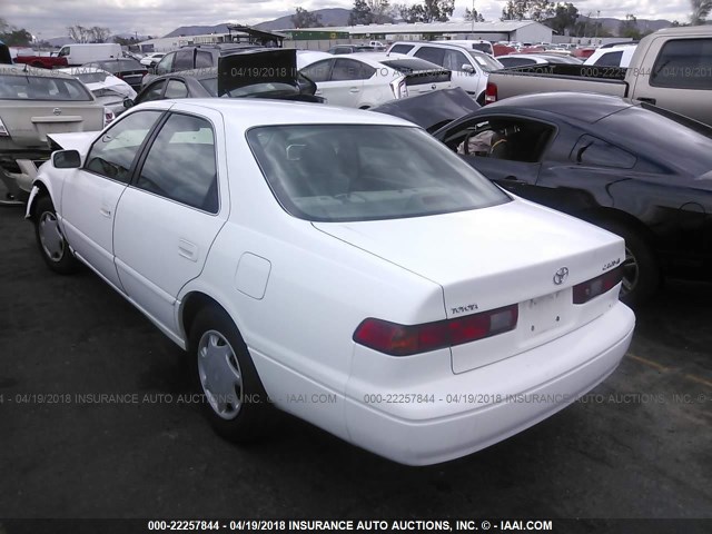 4T1BG22K6XU905825 - 1999 TOYOTA CAMRY CE/LE/XLE WHITE photo 3
