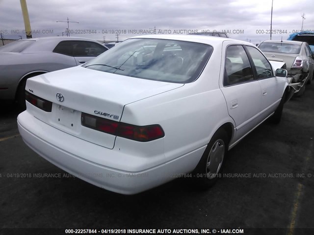 4T1BG22K6XU905825 - 1999 TOYOTA CAMRY CE/LE/XLE WHITE photo 4