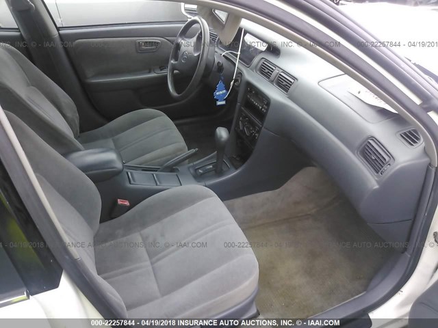 4T1BG22K6XU905825 - 1999 TOYOTA CAMRY CE/LE/XLE WHITE photo 5