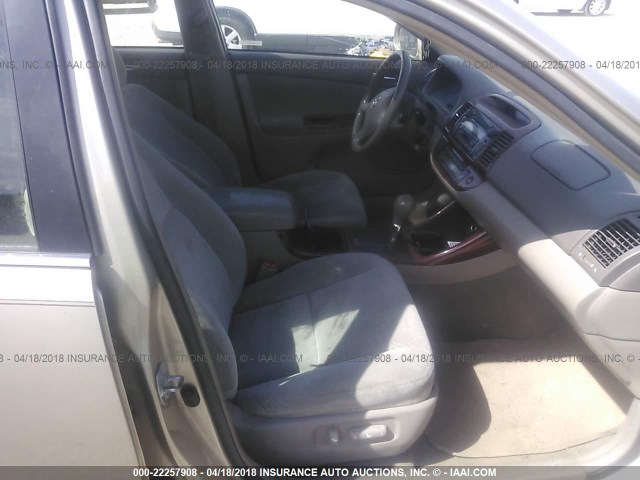 4T1BE32K44U854249 - 2004 TOYOTA CAMRY LE/XLE/SE ოქროსფერი ფოტო 5