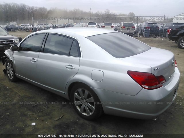 4T1BK36B45U043880 - 2005 TOYOTA AVALON XL/XLS/TOURING/LIMITED SILVER photo 3