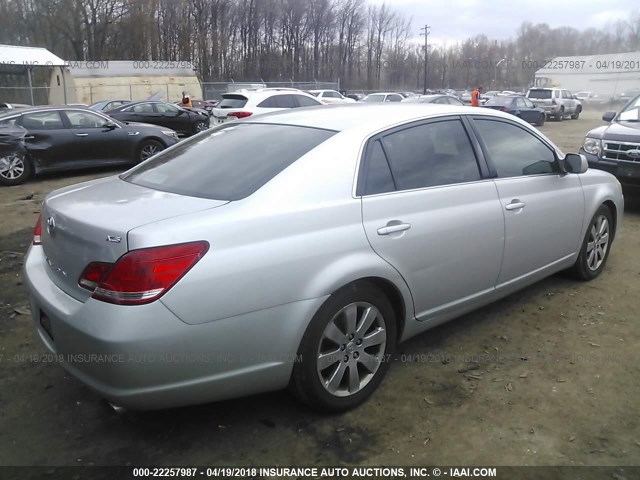 4T1BK36B45U043880 - 2005 TOYOTA AVALON XL/XLS/TOURING/LIMITED SILVER photo 4